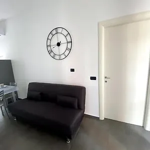 House Luminoso Con Terrazzo , Gallarate Italia